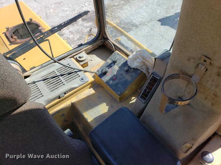 image for item DF2482 1995 Caterpillar 963B track loader