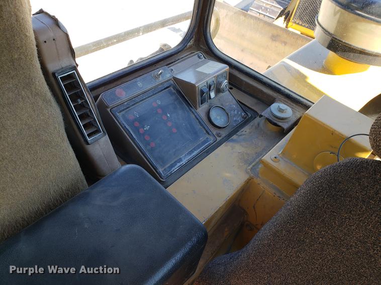 image for item DF2482 1995 Caterpillar 963B track loader