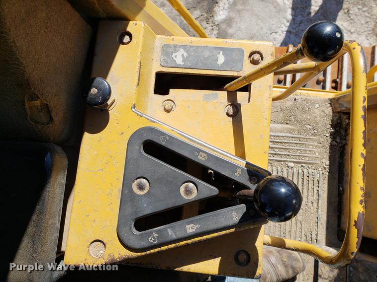 image for item DF2482 1995 Caterpillar 963B track loader