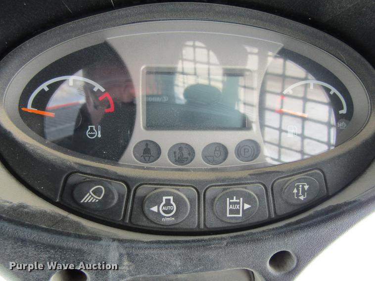 image for item DF3898 2015 Bobcat S570 skid steer