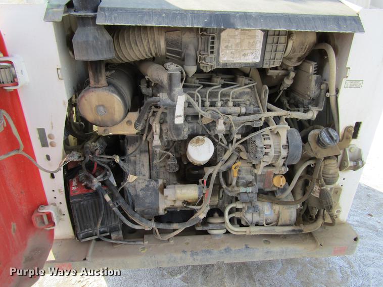 image for item DF3898 2015 Bobcat S570 skid steer