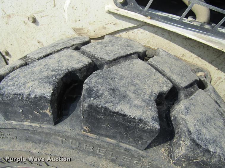 image for item DF3898 2015 Bobcat S570 skid steer