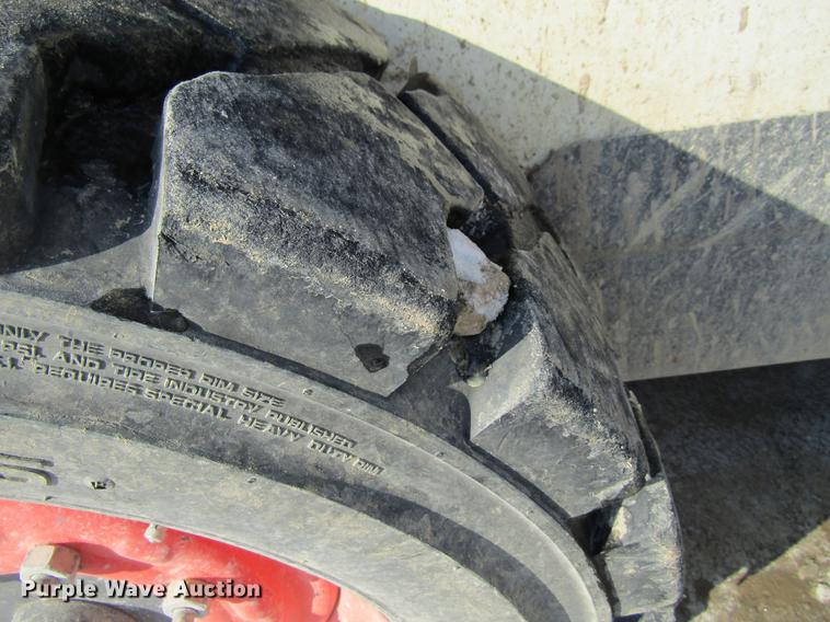 image for item DF3898 2015 Bobcat S570 skid steer