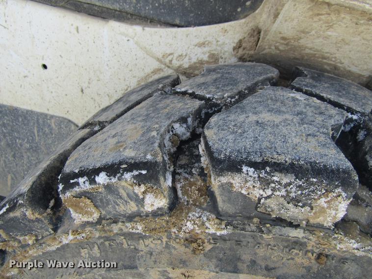 image for item DF3898 2015 Bobcat S570 skid steer