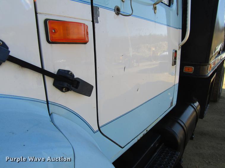 image for item DF3899 1990 International 4900 dump truck
