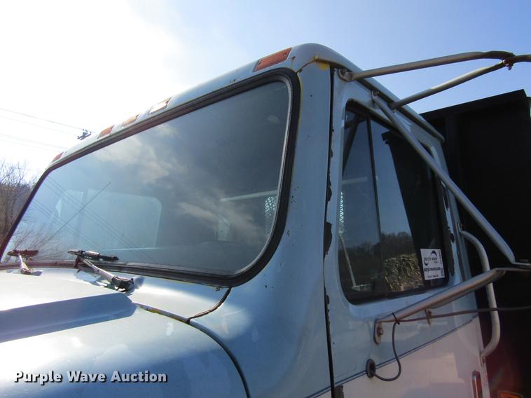 image for item DF3899 1990 International 4900 dump truck