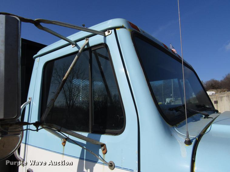 image for item DF3899 1990 International 4900 dump truck