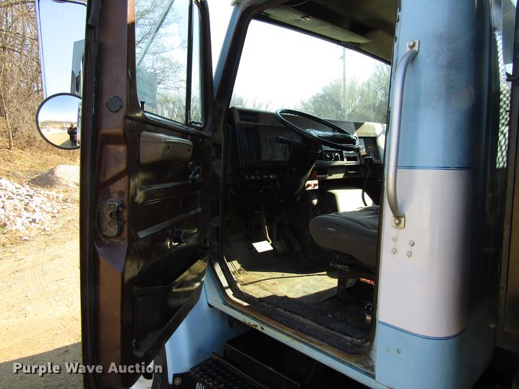 image for item DF3899 1990 International 4900 dump truck