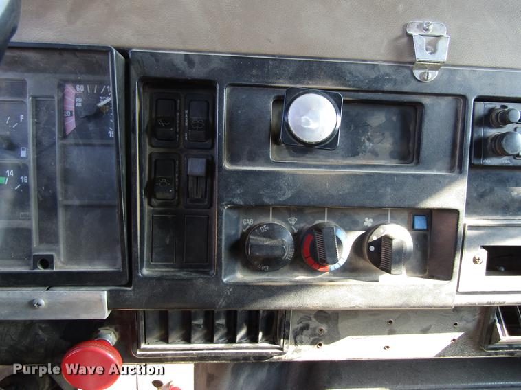 image for item DF3899 1990 International 4900 dump truck