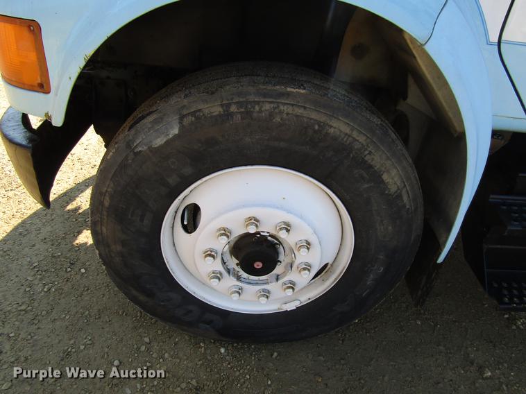 image for item DF3899 1990 International 4900 dump truck