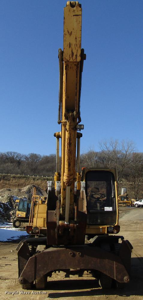 image for item DF3901 1993 John Deere 595D rubber tire excavator