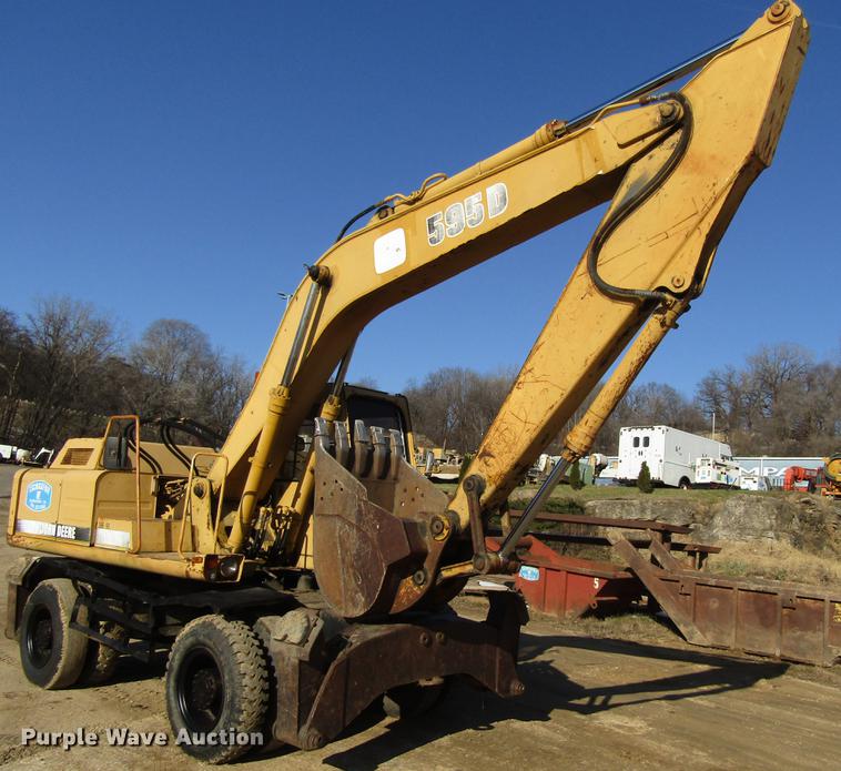 image for item DF3901 1993 John Deere 595D rubber tire excavator