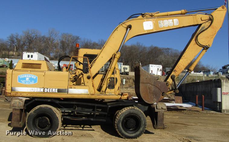 image for item DF3901 1993 John Deere 595D rubber tire excavator