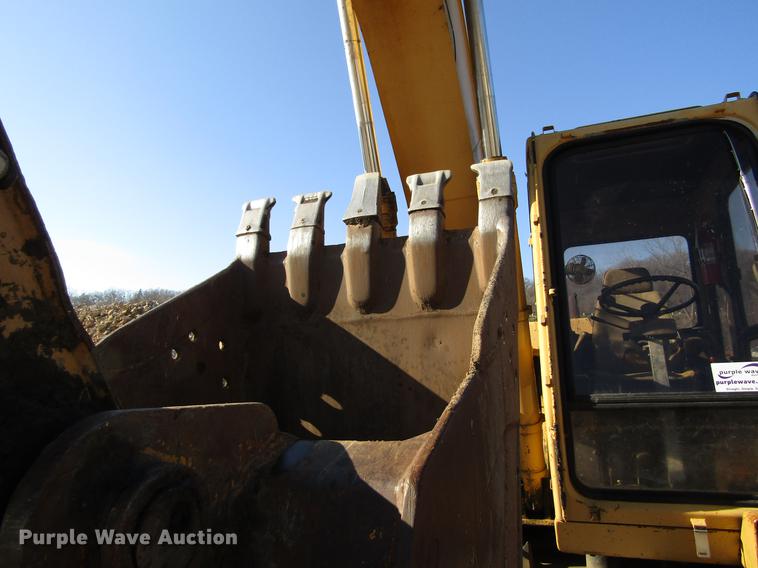 image for item DF3901 1993 John Deere 595D rubber tire excavator