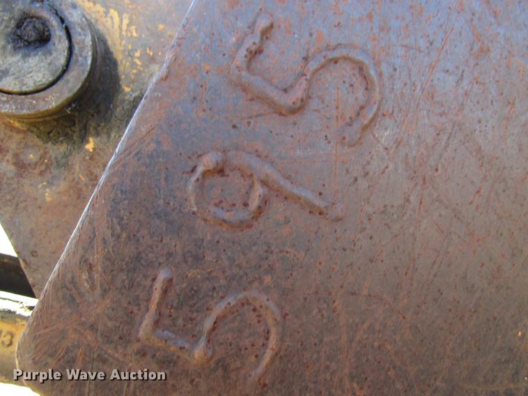 image for item DF3901 1993 John Deere 595D rubber tire excavator