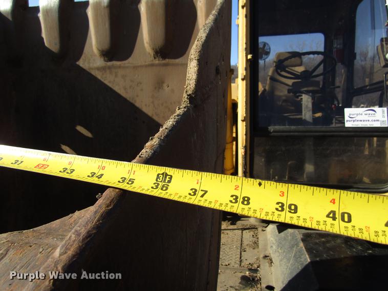 image for item DF3901 1993 John Deere 595D rubber tire excavator