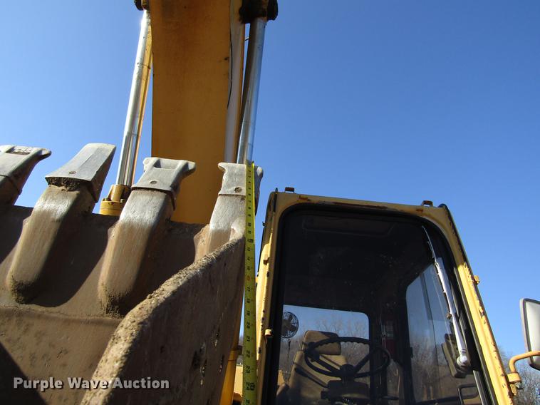 image for item DF3901 1993 John Deere 595D rubber tire excavator