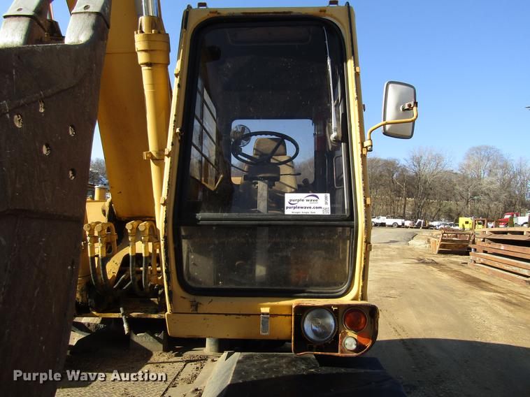 image for item DF3901 1993 John Deere 595D rubber tire excavator