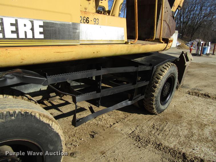 image for item DF3901 1993 John Deere 595D rubber tire excavator