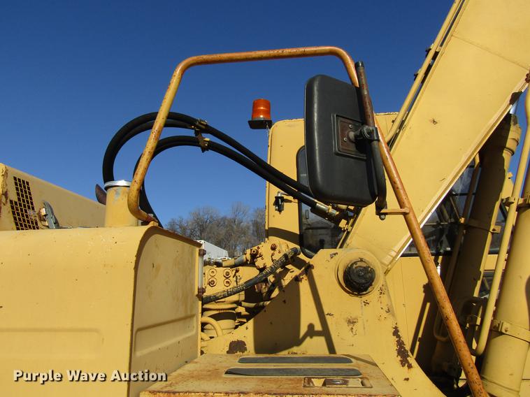 image for item DF3901 1993 John Deere 595D rubber tire excavator