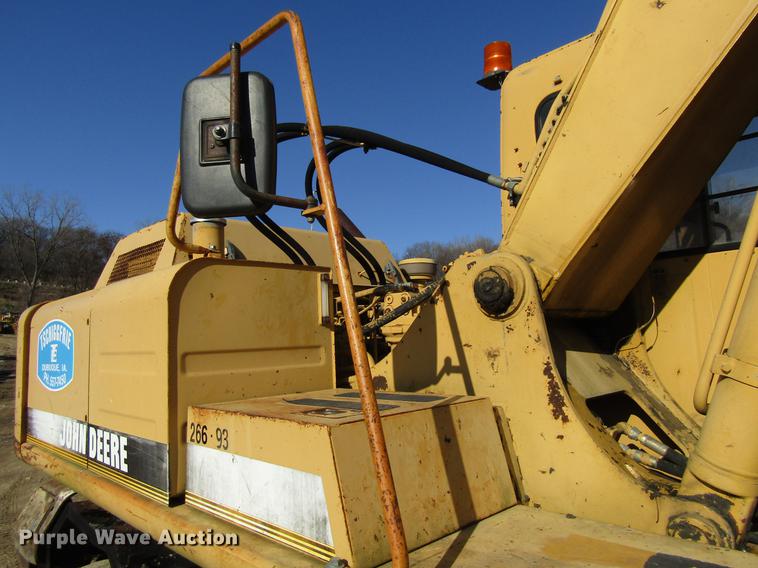 image for item DF3901 1993 John Deere 595D rubber tire excavator