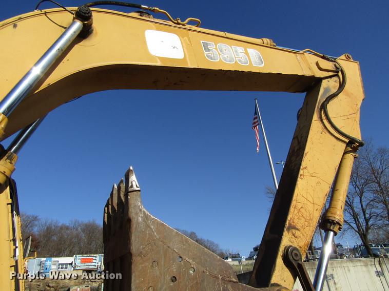image for item DF3901 1993 John Deere 595D rubber tire excavator
