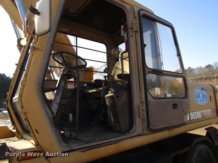 image for item DF3901 1993 John Deere 595D rubber tire excavator