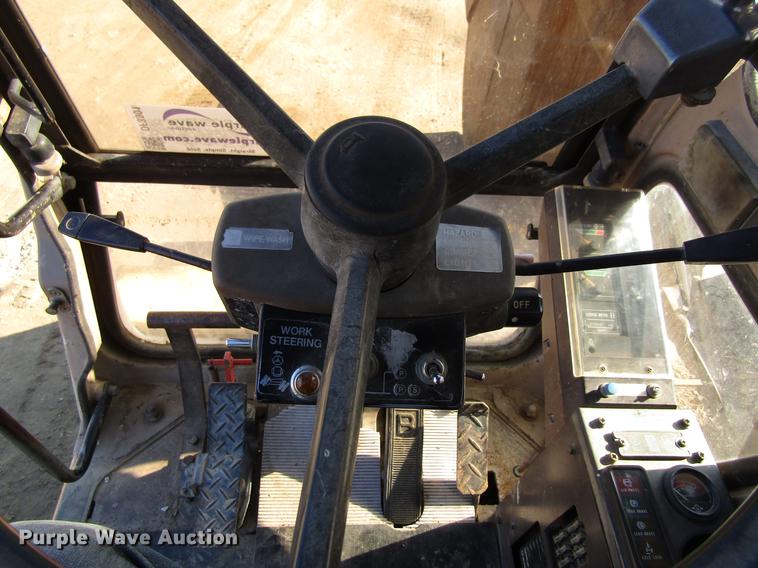 image for item DF3901 1993 John Deere 595D rubber tire excavator