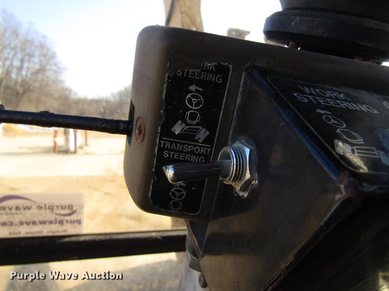 image for item DF3901 1993 John Deere 595D rubber tire excavator