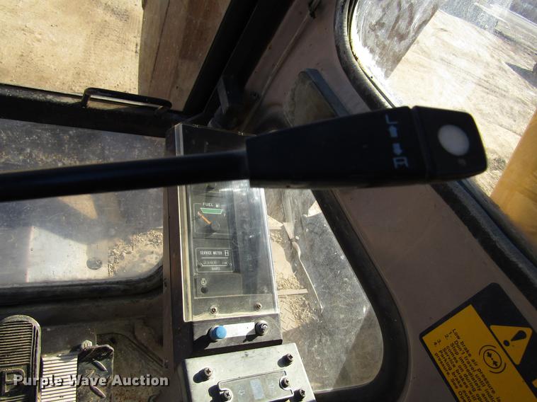 image for item DF3901 1993 John Deere 595D rubber tire excavator