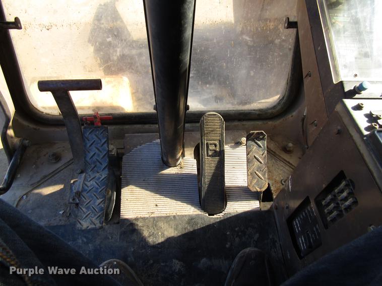 image for item DF3901 1993 John Deere 595D rubber tire excavator