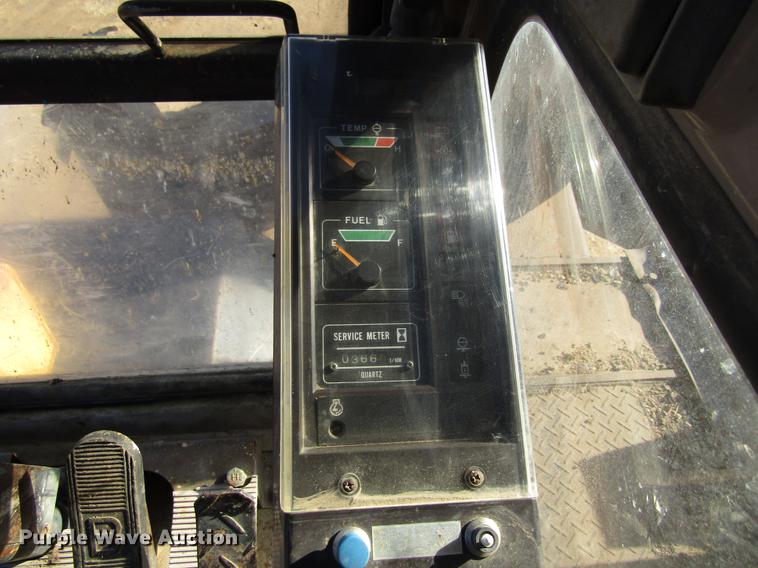 image for item DF3901 1993 John Deere 595D rubber tire excavator