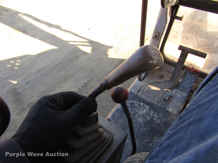 image for item DF3901 1993 John Deere 595D rubber tire excavator