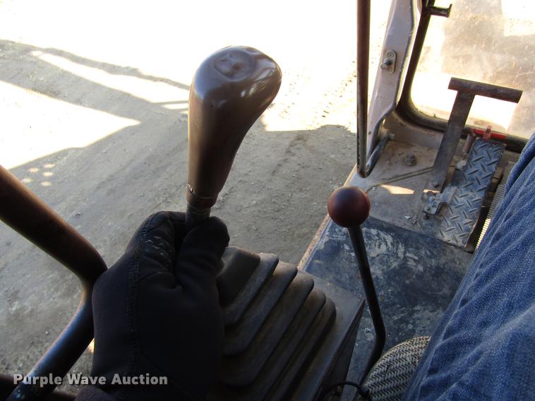 image for item DF3901 1993 John Deere 595D rubber tire excavator