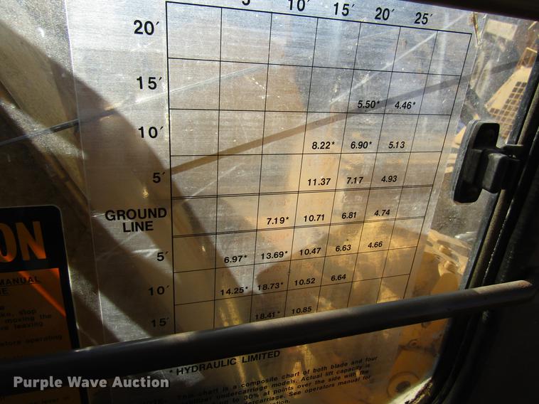 image for item DF3901 1993 John Deere 595D rubber tire excavator