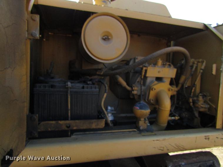 image for item DF3901 1993 John Deere 595D rubber tire excavator