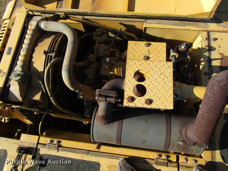 image for item DF3901 1993 John Deere 595D rubber tire excavator