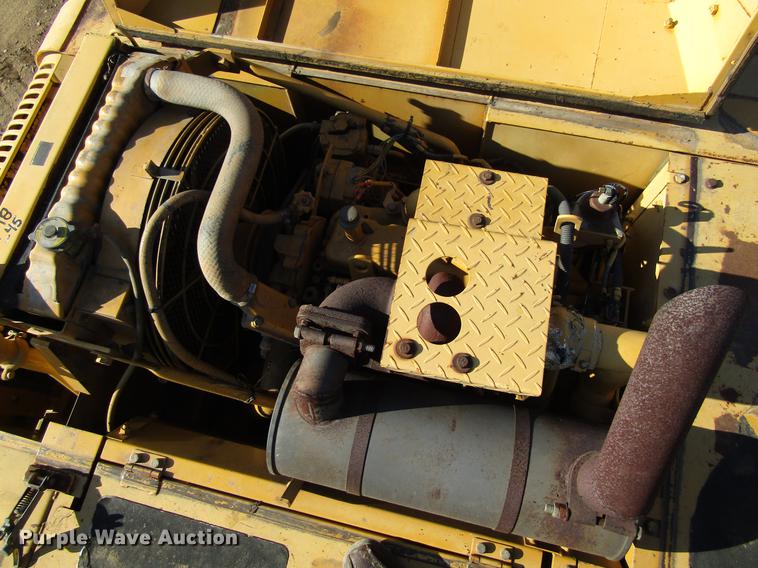 image for item DF3901 1993 John Deere 595D rubber tire excavator