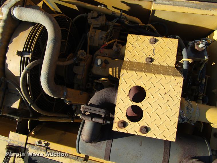 image for item DF3901 1993 John Deere 595D rubber tire excavator