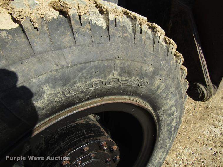 image for item DF3901 1993 John Deere 595D rubber tire excavator