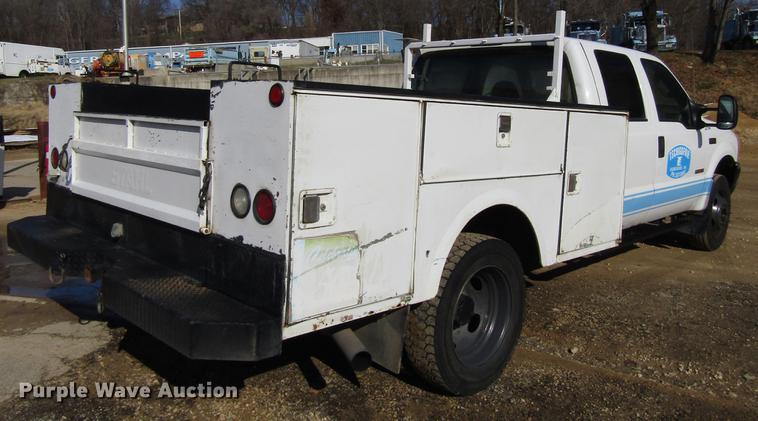 image for item DF3902 2004 Ford F550 Super Duty Crew Cab utility truck