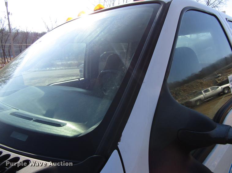 image for item DF3902 2004 Ford F550 Super Duty Crew Cab utility truck