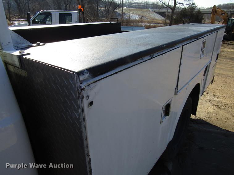 image for item DF3902 2004 Ford F550 Super Duty Crew Cab utility truck