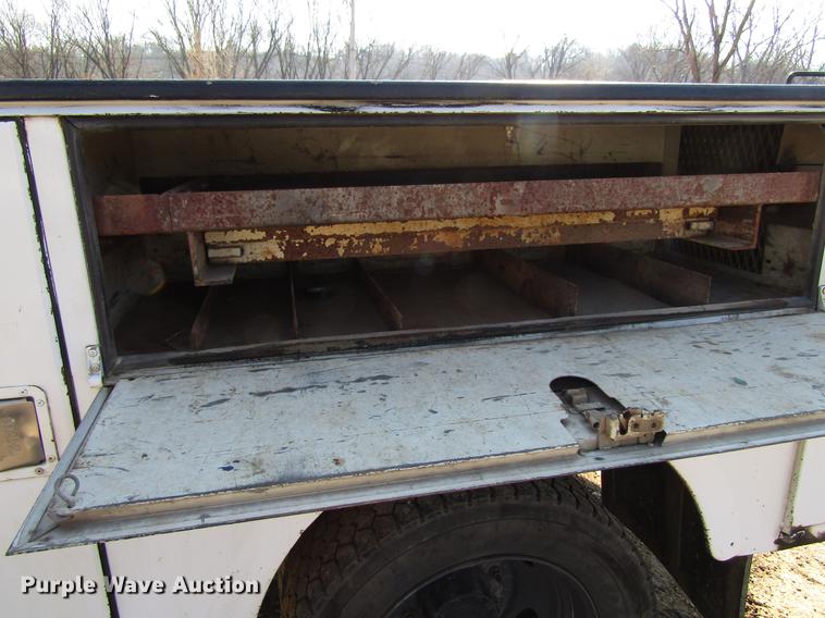 image for item DF3902 2004 Ford F550 Super Duty Crew Cab utility truck