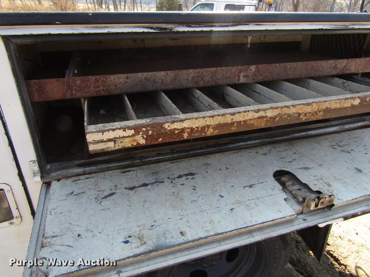 image for item DF3902 2004 Ford F550 Super Duty Crew Cab utility truck