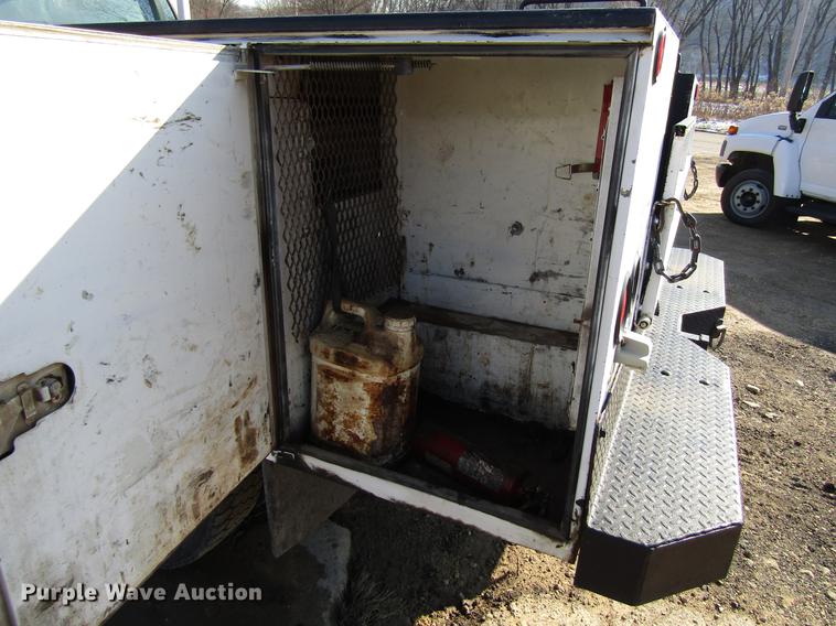 image for item DF3902 2004 Ford F550 Super Duty Crew Cab utility truck