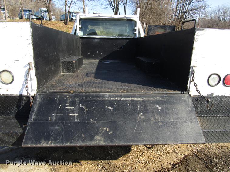 image for item DF3902 2004 Ford F550 Super Duty Crew Cab utility truck