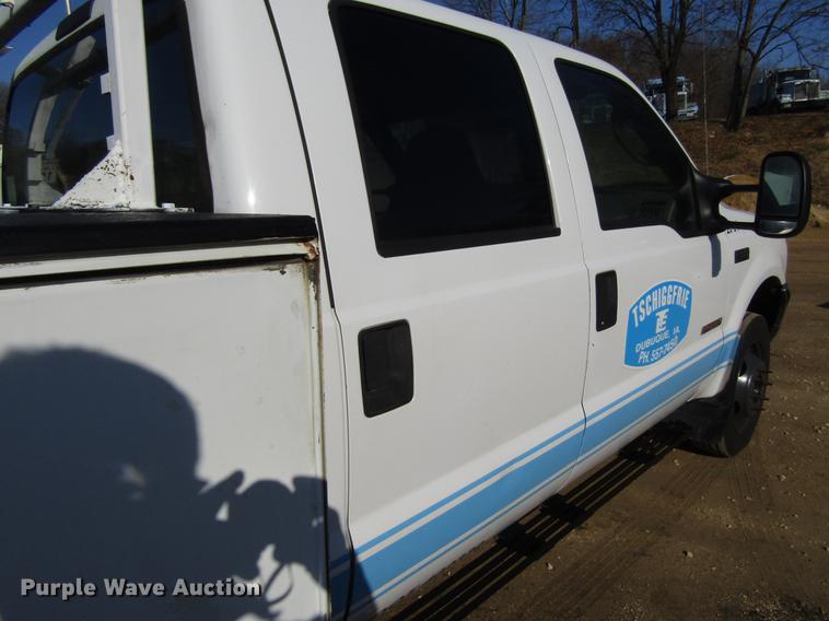 image for item DF3902 2004 Ford F550 Super Duty Crew Cab utility truck