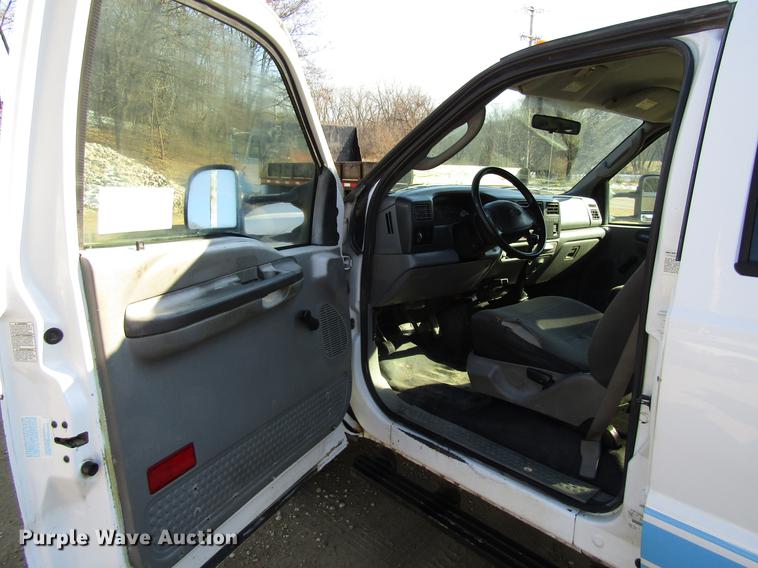 image for item DF3902 2004 Ford F550 Super Duty Crew Cab utility truck