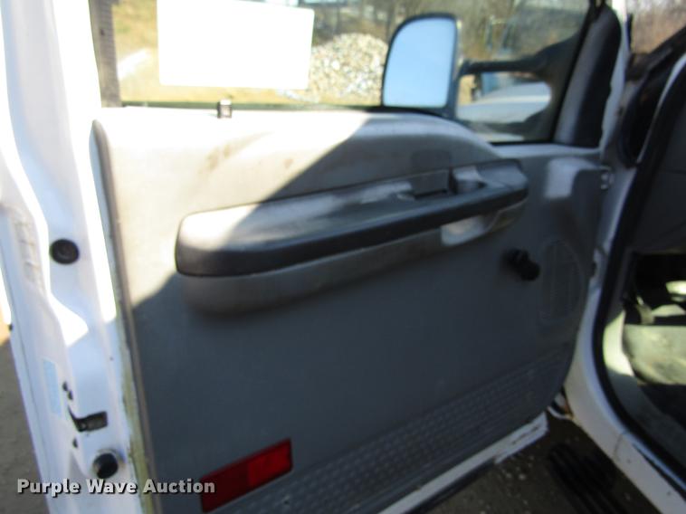 image for item DF3902 2004 Ford F550 Super Duty Crew Cab utility truck